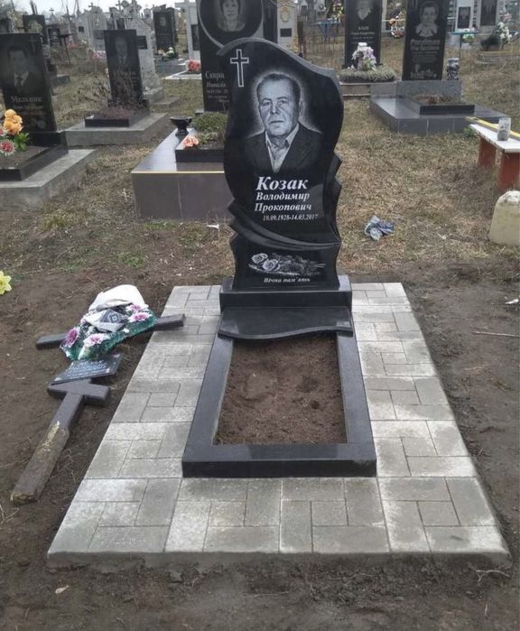 Установка и изготовление памятников из гранита