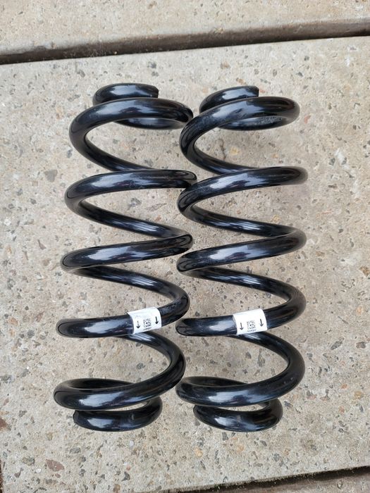 Продам пружини задні на ауді а6с8 4к0511115 EH