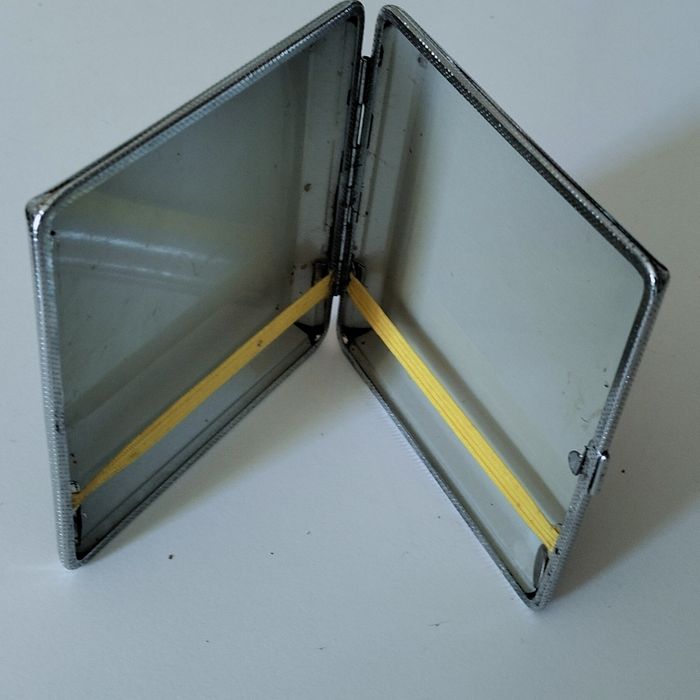 Cigarreira antiga 9x9 cm +-