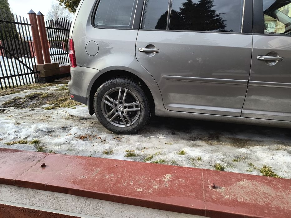 Sprzedam Volkswagen Touran 2008 7 os 1.9 TDI