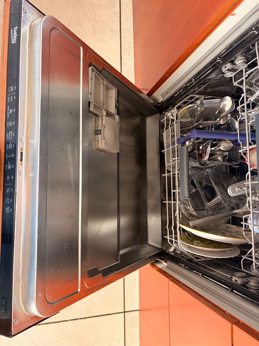 Máquina de lavar a loiça de encastre BEKO