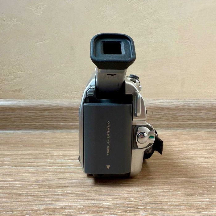 Відеокамера Canon DM-MV650i