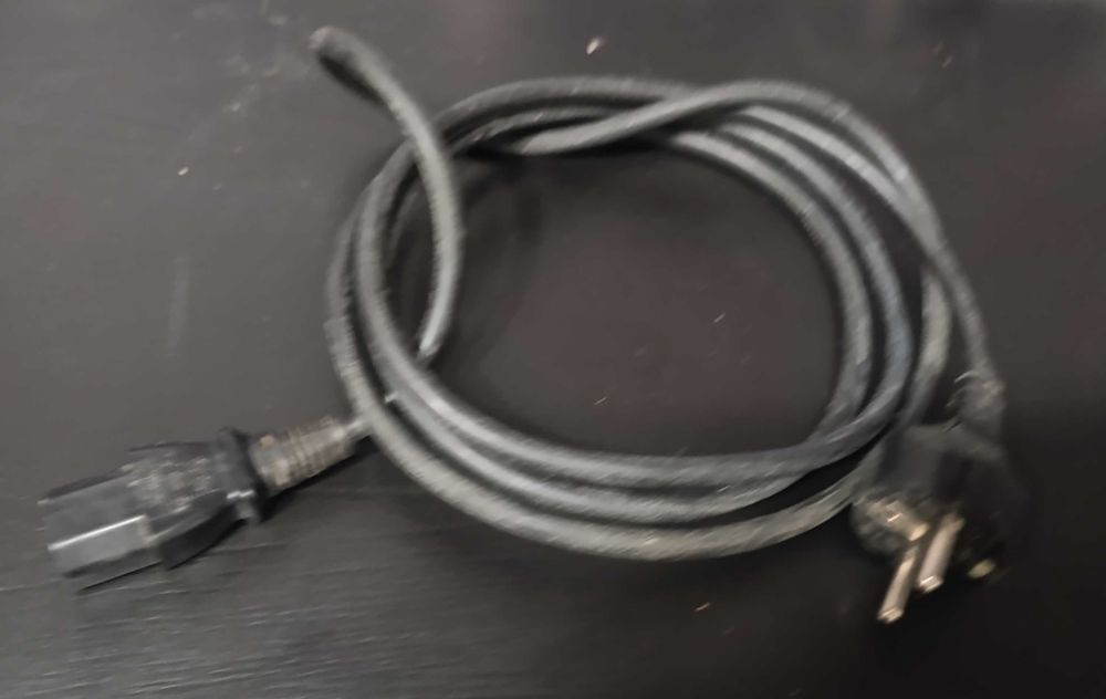 Lote de 4 cabos HDMI / 220 V - Como novos