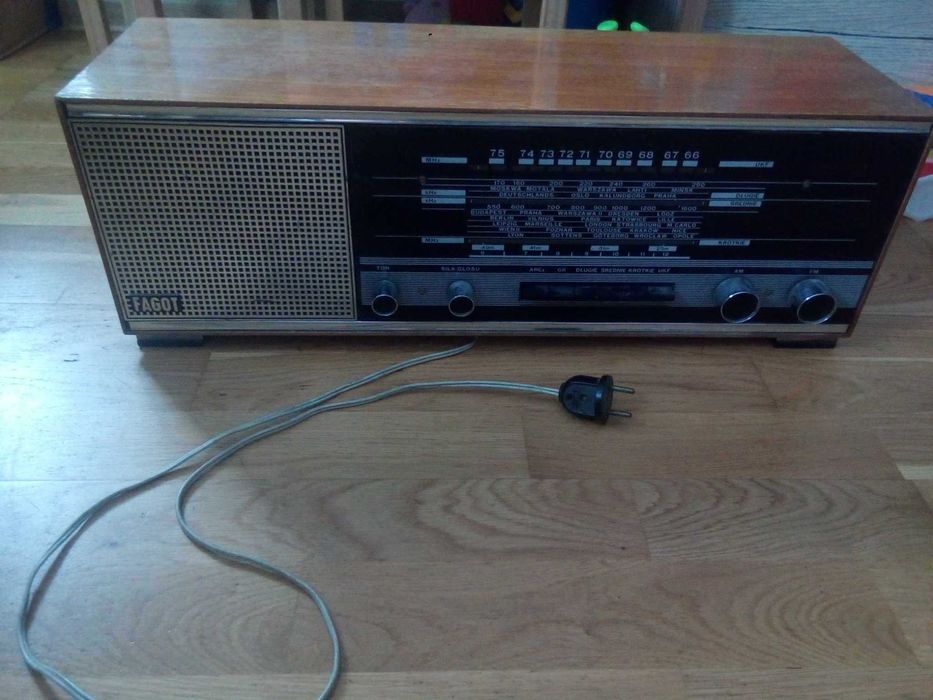 Sprawne kultowe radio UNITRA DIORA FAGOT 21403.