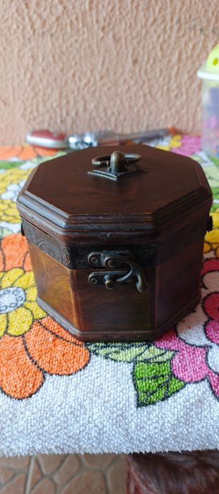 Шкатулка з годинником