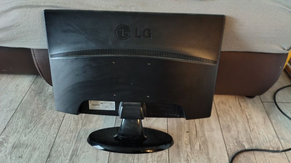 Monitor LG flatron ws2243s VGA 22 cale