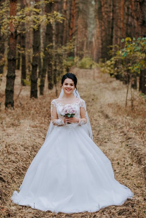 Сукня весілля з фатою