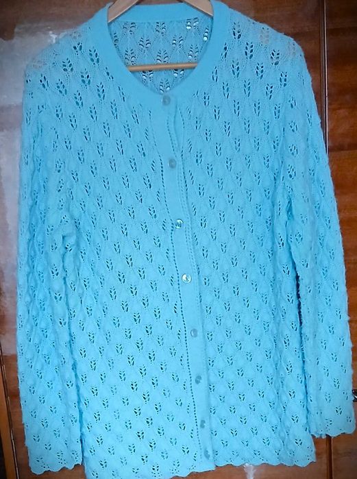 Красивая нарядная  кофта нежного голубого цвета.