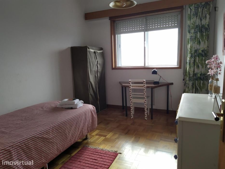 Quarto - localizado em Santo Ildefonso Porto