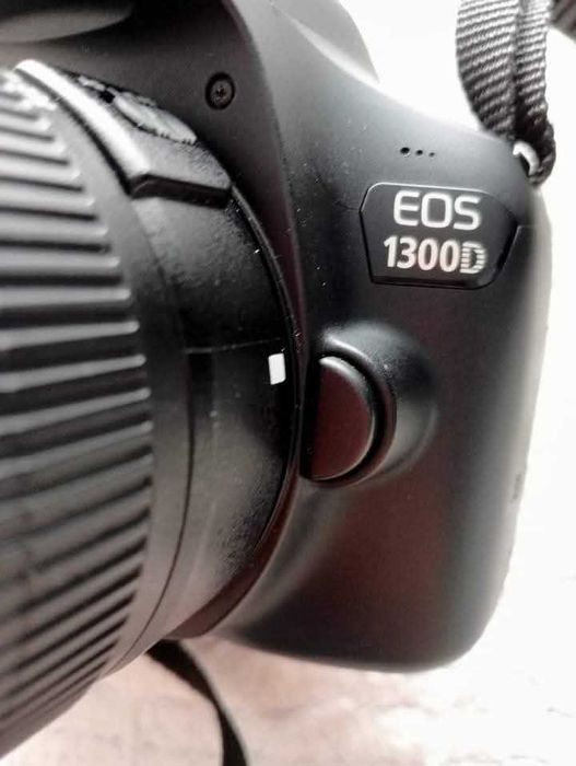 Máquina Canon 1300 D