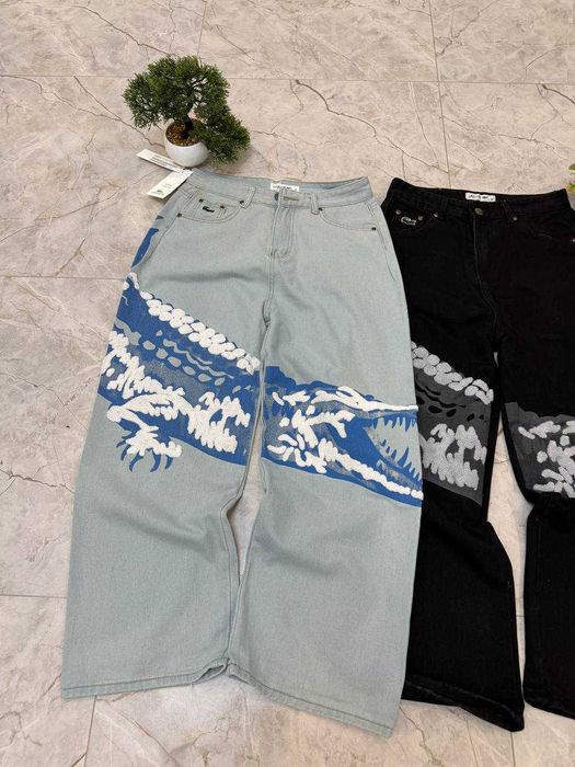 Джинси від бренду Lacoste