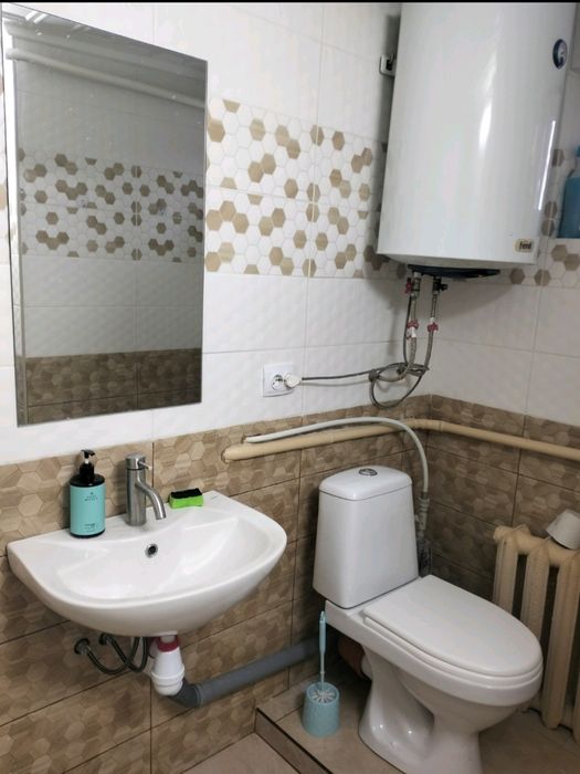 Здається подобово будиночок (не для св'яткувань). Тільки проживання.