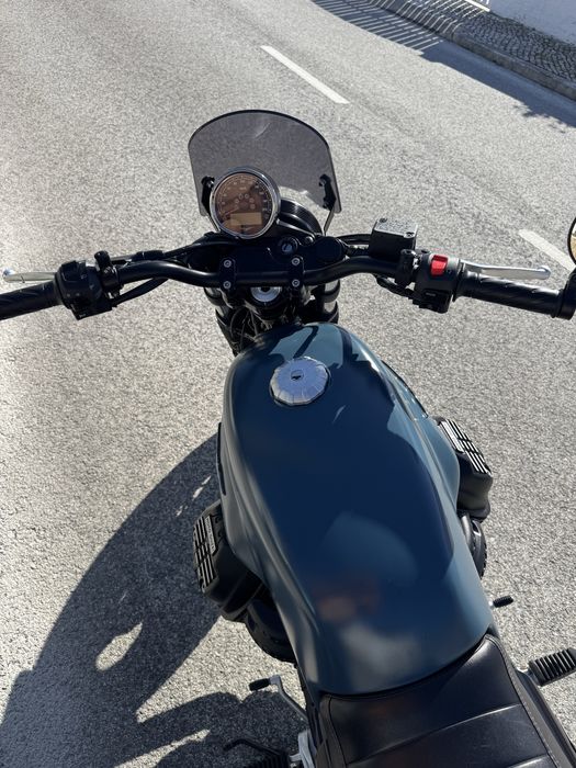 Moto Guzzi V7 III Stone Night Pack (2021) – 23.000 km – Oportunidade