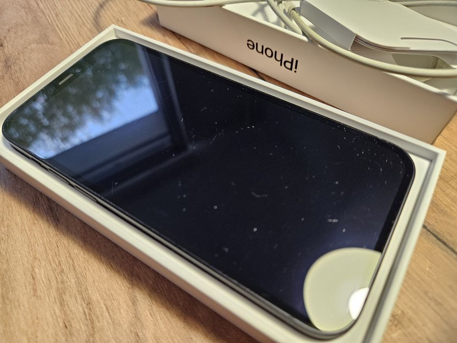 iPhone12 128GB ブラック　黒 Amazon | 【整備済み品】 Apple iPhone 12 128GB ブラック SIM