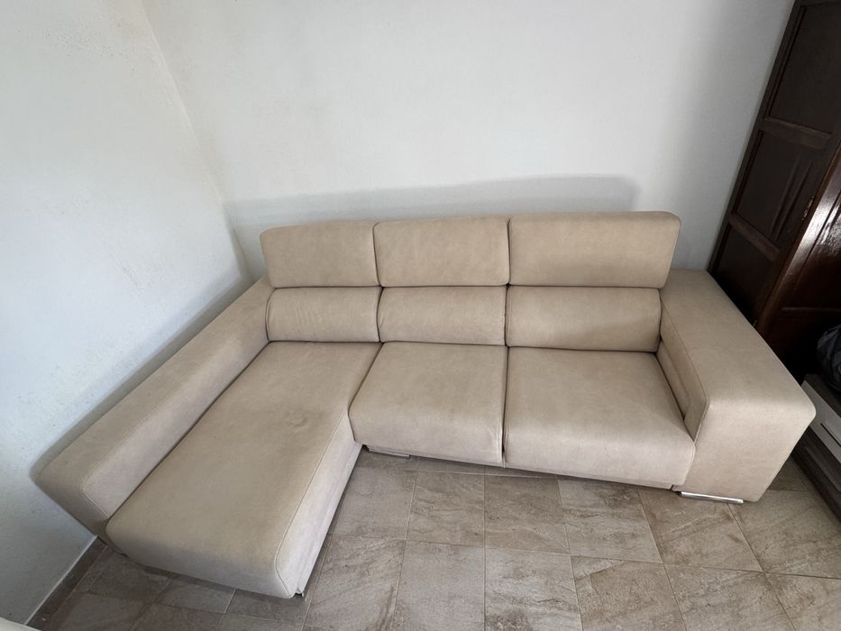 Sofá de 3 lugares com chaise longue