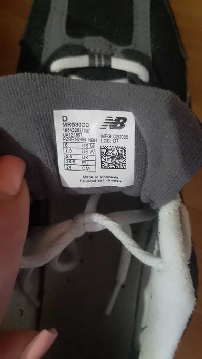 Продам фірмові оригінальні кросівки 38.5 розмір.