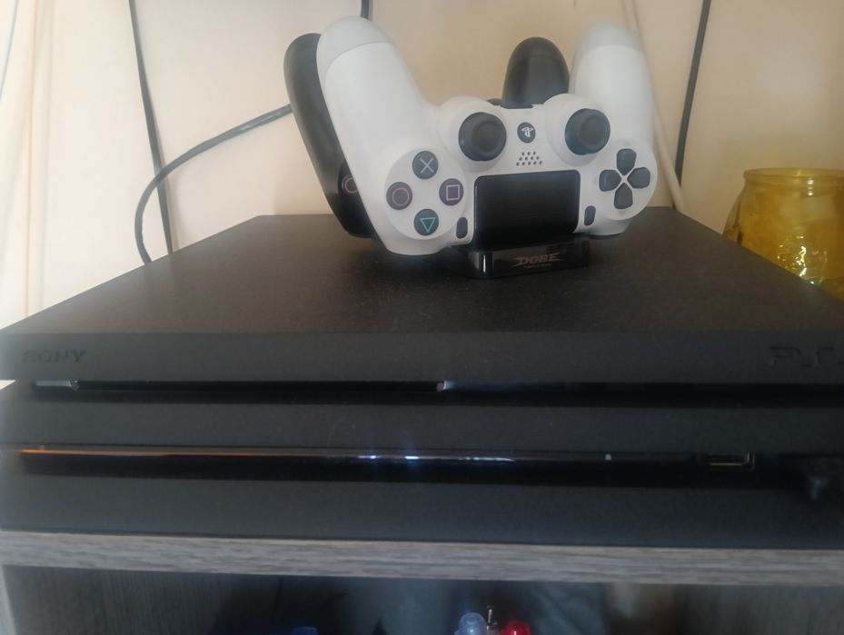 PS4 Pro 1TB + Jogos