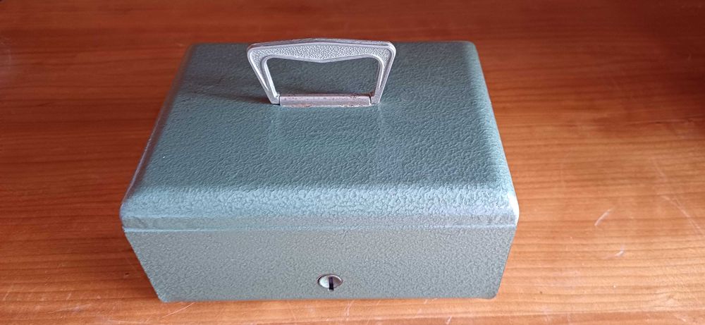 Cofre metálico sem chave