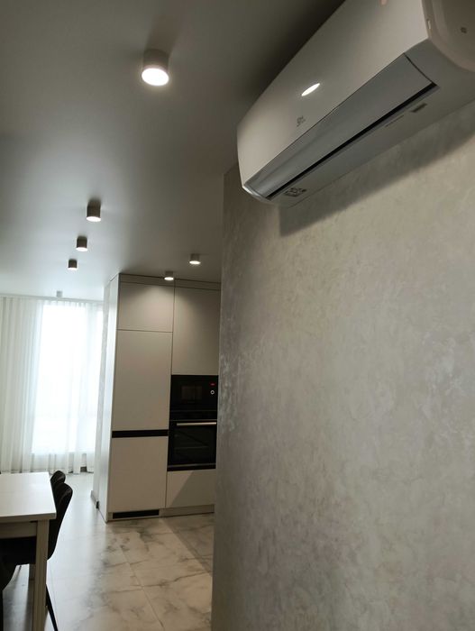 Сучасна 2 к Озерна + паркомісце,ліфт працює постійно..