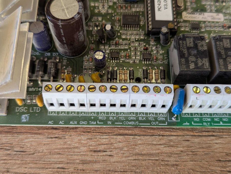 Модуль питания/релейного выхода/повторителя сигнализации DSC PC4204CX