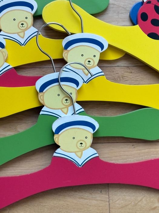 Wieszaki drewniane  do szafy 13 szt. dla dziecka