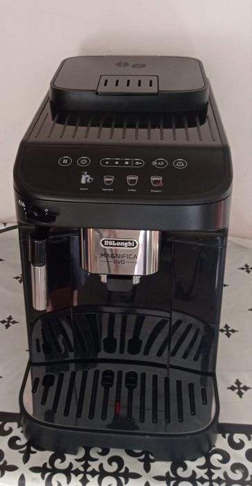 Продам кофемашину Delonghi в м. Хуст