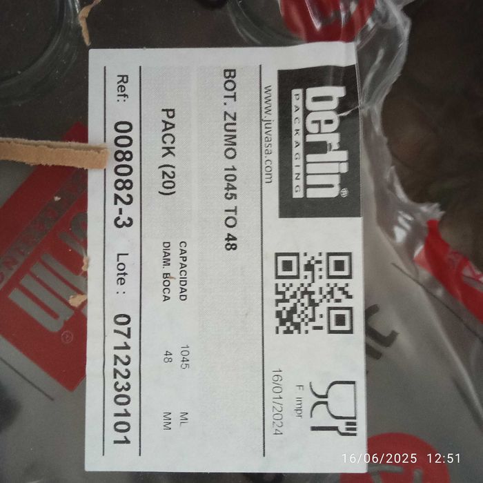 Vendo 25 garrafas em vidro novas, de 1 lt, com a tapa redonda metálica