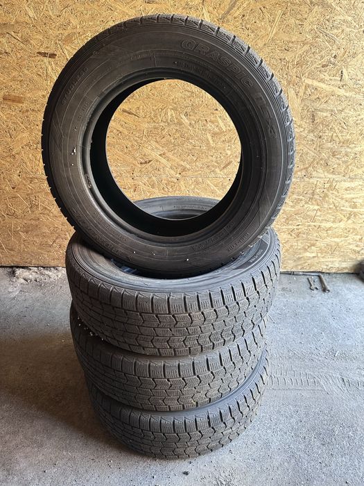 Зимняя резина Dunlop 215 60 16