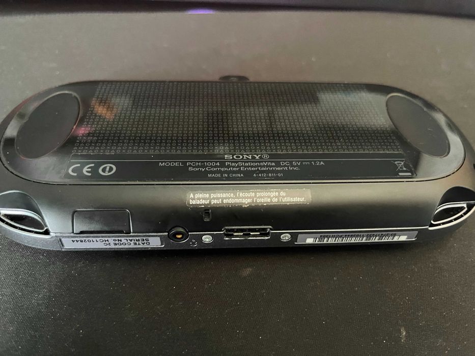 Ps Vita(Preço flexível)- 4 Jogos; Proteção; Bolsa; Carregador.