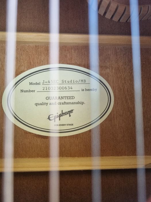 guitarra eletroacústica Epiphone J-45 EC Studio em estado rigorosamente impecável (como nova).