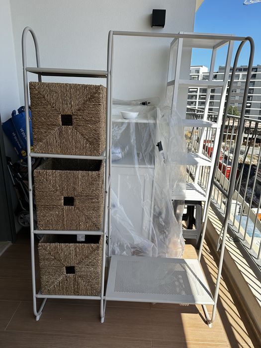 Imovel para entrada, cabide, sapateira com cestos de IKEA. Entrance shelf, hanger and shoe shelf/rack with baskets