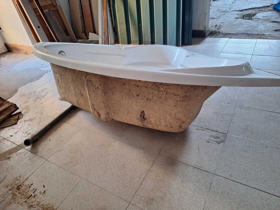 Banheira de Canto c/ 134x134x50cm (medidas exteriores)