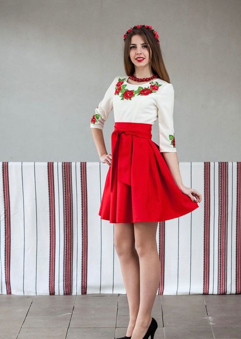 Вишите плаття червоні троянди