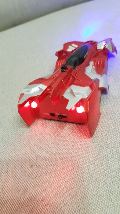 Антигравітаційна машинка на пульті