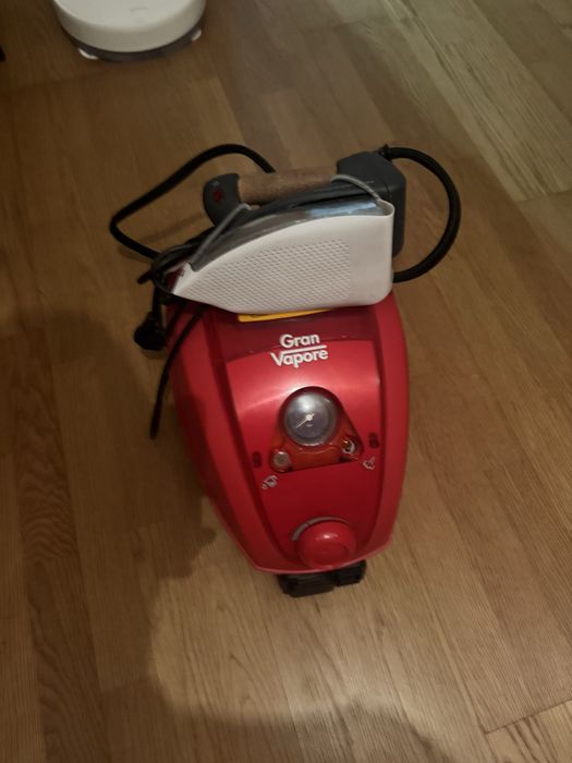 Mesa de centro e caldeira a vapor