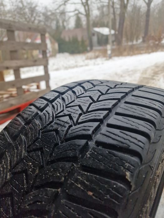 225/40/18 Zimowa Dębica 7mm 2019