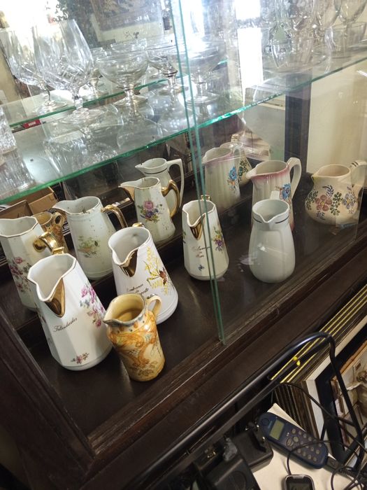 Várias antiguidades e velharias peças para decoração