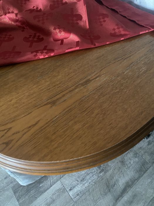 Stól 6 krzeseł w komplecie  z sukienkami