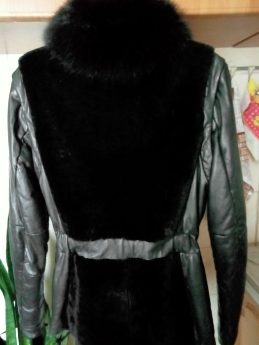 ККурточка черного цвета