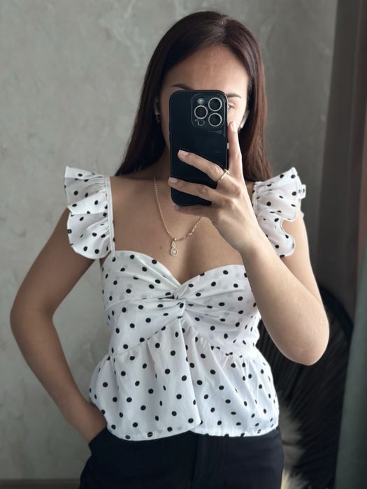 Красивий топ в горошок