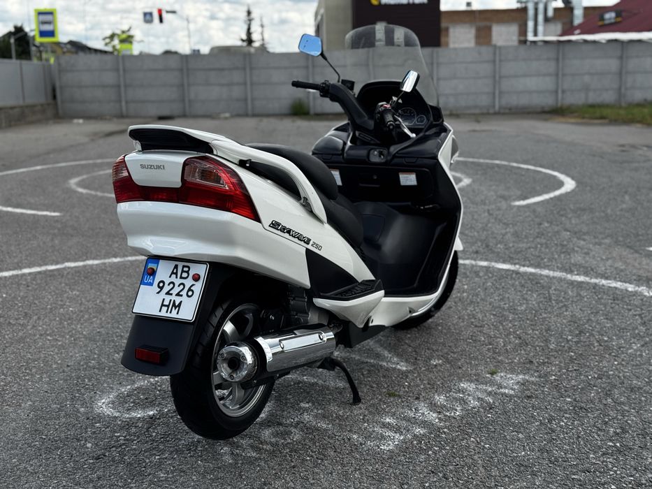 Продам  Максі скутер Suzuki Sky Weve 250 стан ідеаал, Можливий обмін на авто з моєю чи вашою доплаттю