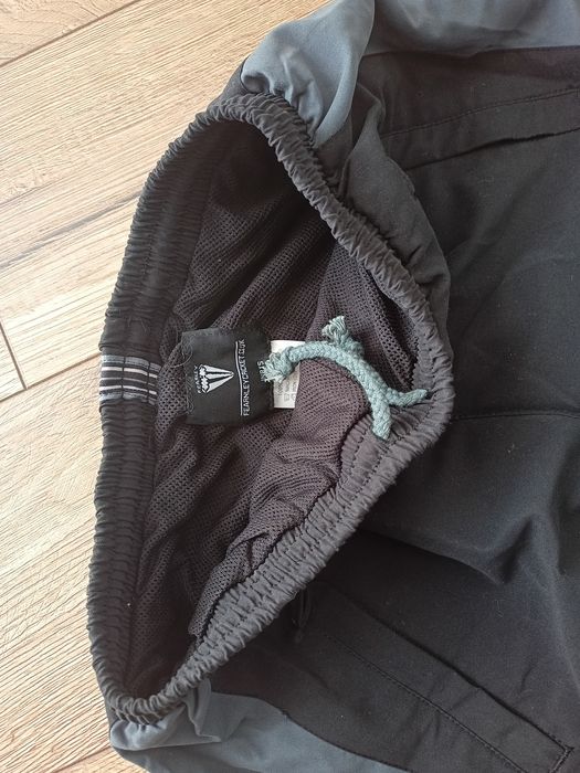 Nowe spodnie dresowe r.140/146