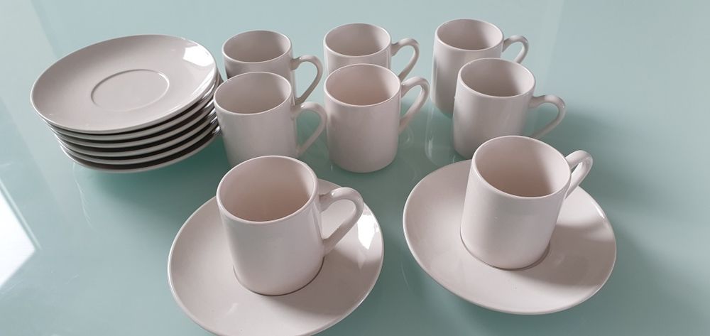 8 Chávenas de cafe NOVAS + 8 pires