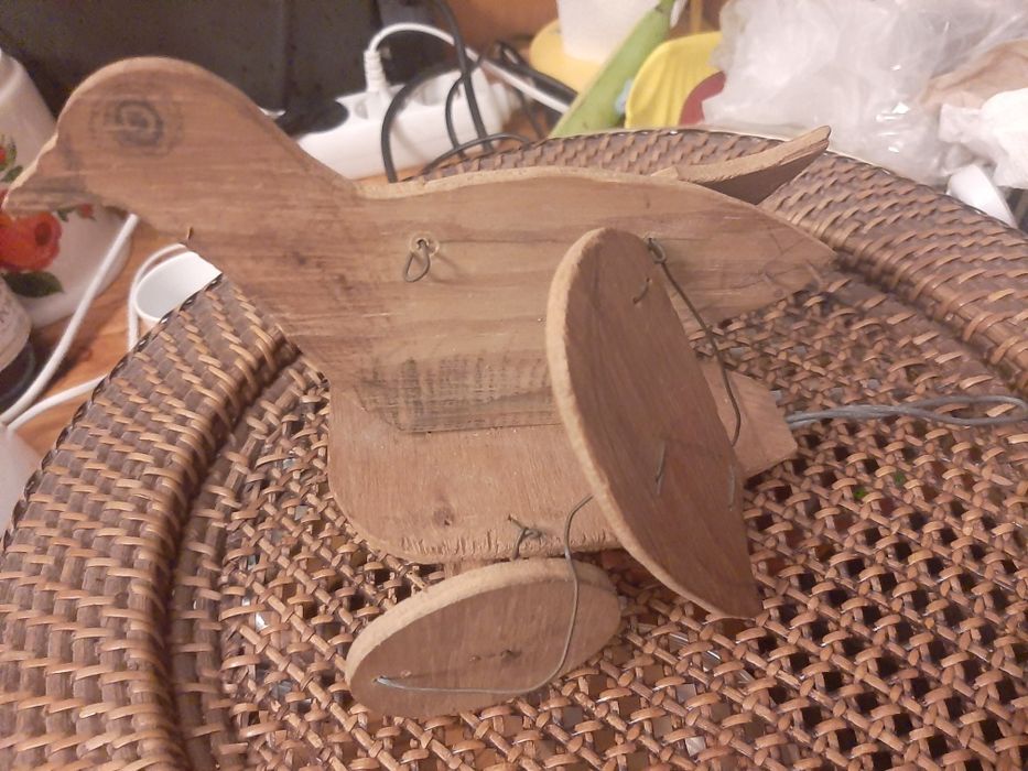 Brinquedo vintage artesanal em madeira e arame