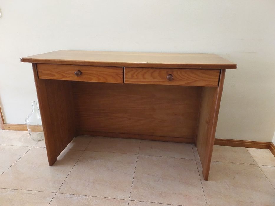 Secretária em pinho mel