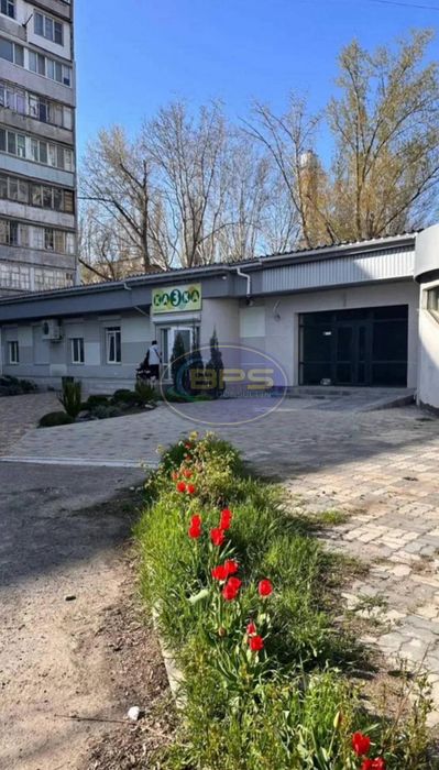 Здам фасадне приміщення 65 м² на Капітана Кузнєцова, 110/114