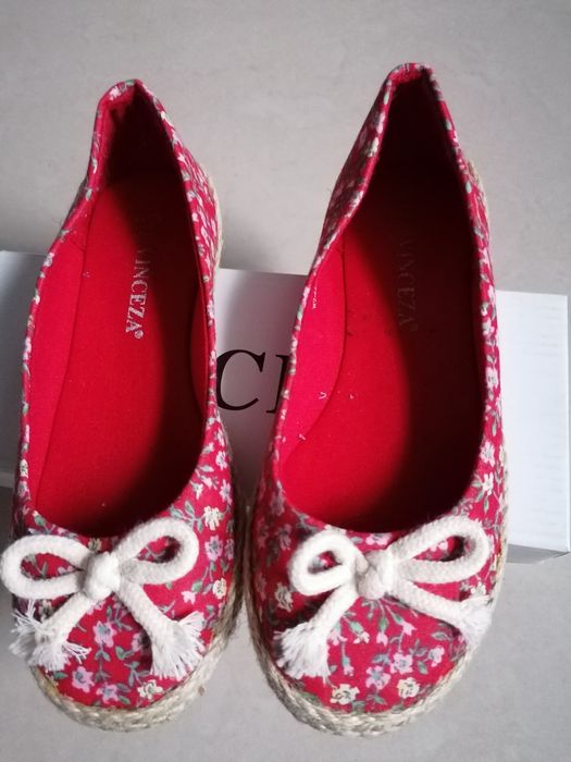 NOWE balerinki r. 32. Materialne na gumowej podeszwie typu espadryle.