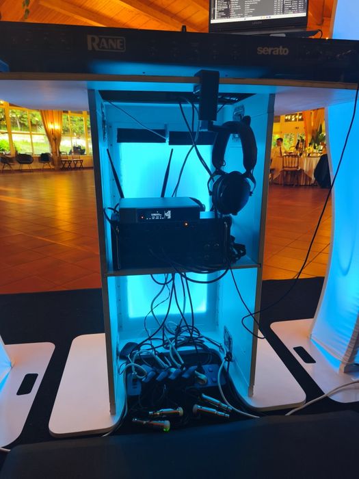 Cabine de DJ personalizada com LEDs