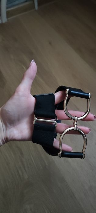 Elegancki Czarny Pasek ze złotą klamrą