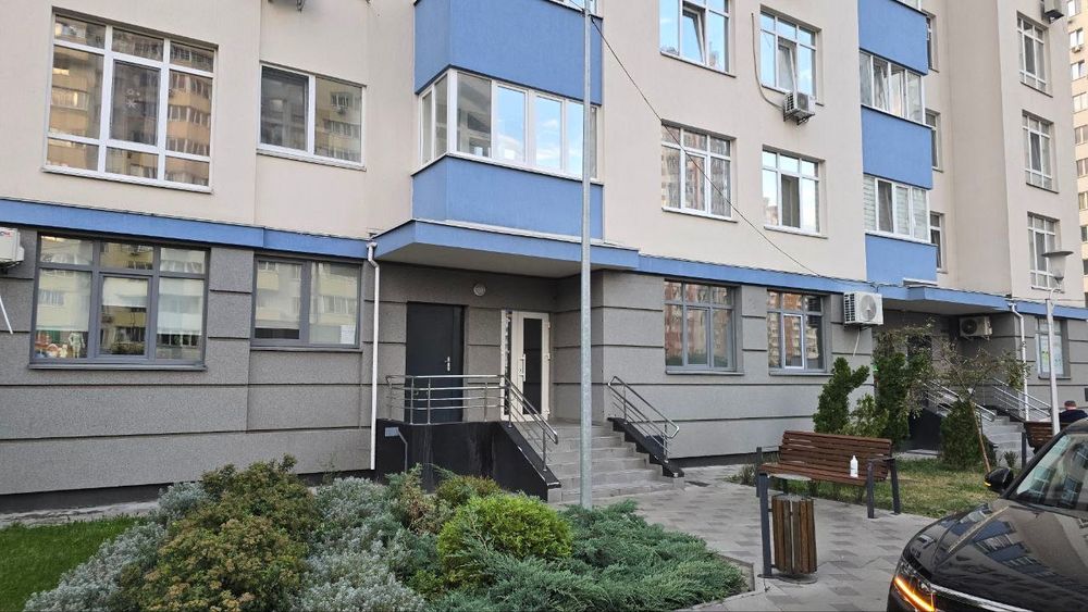 Оренда приміщення 34.2 кв.м  під салон,офіс,Позняки, вул Пчілки 7